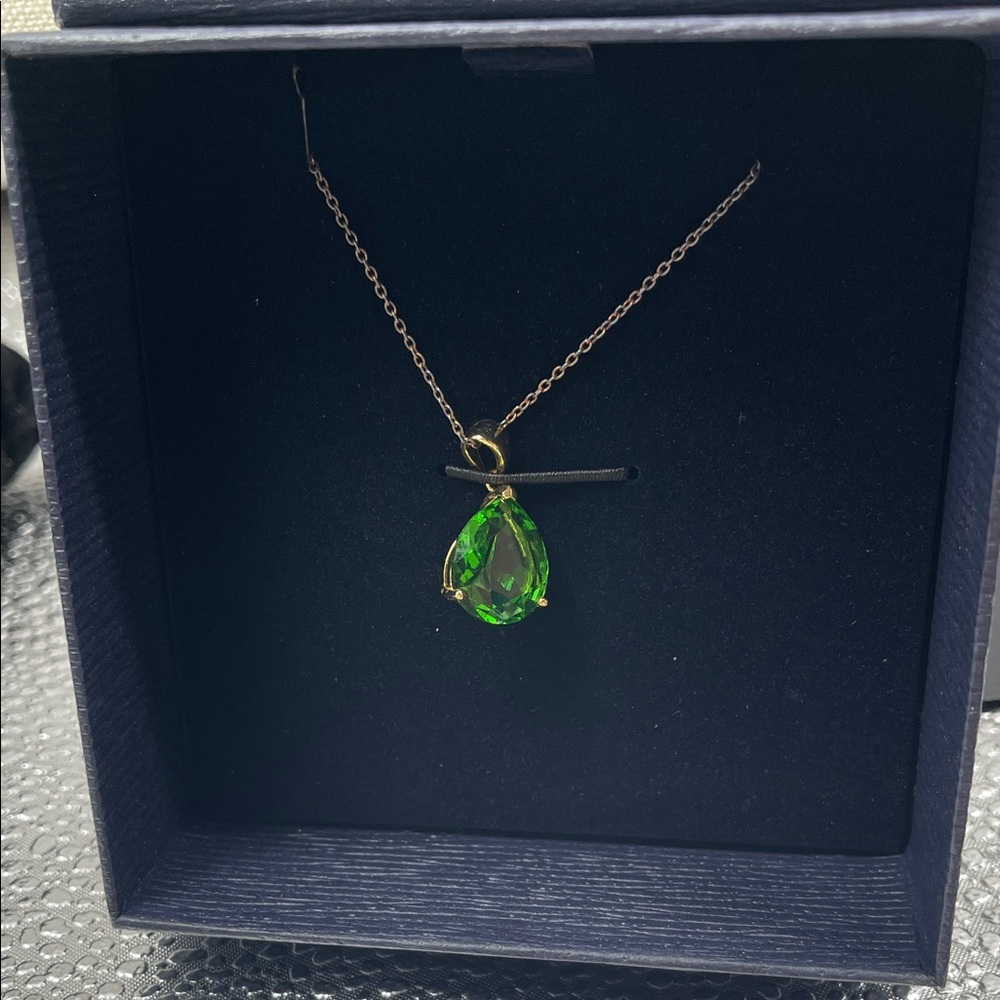 2.12.26.26 NWT Stauer Elegant Helenite Pendant Necklace